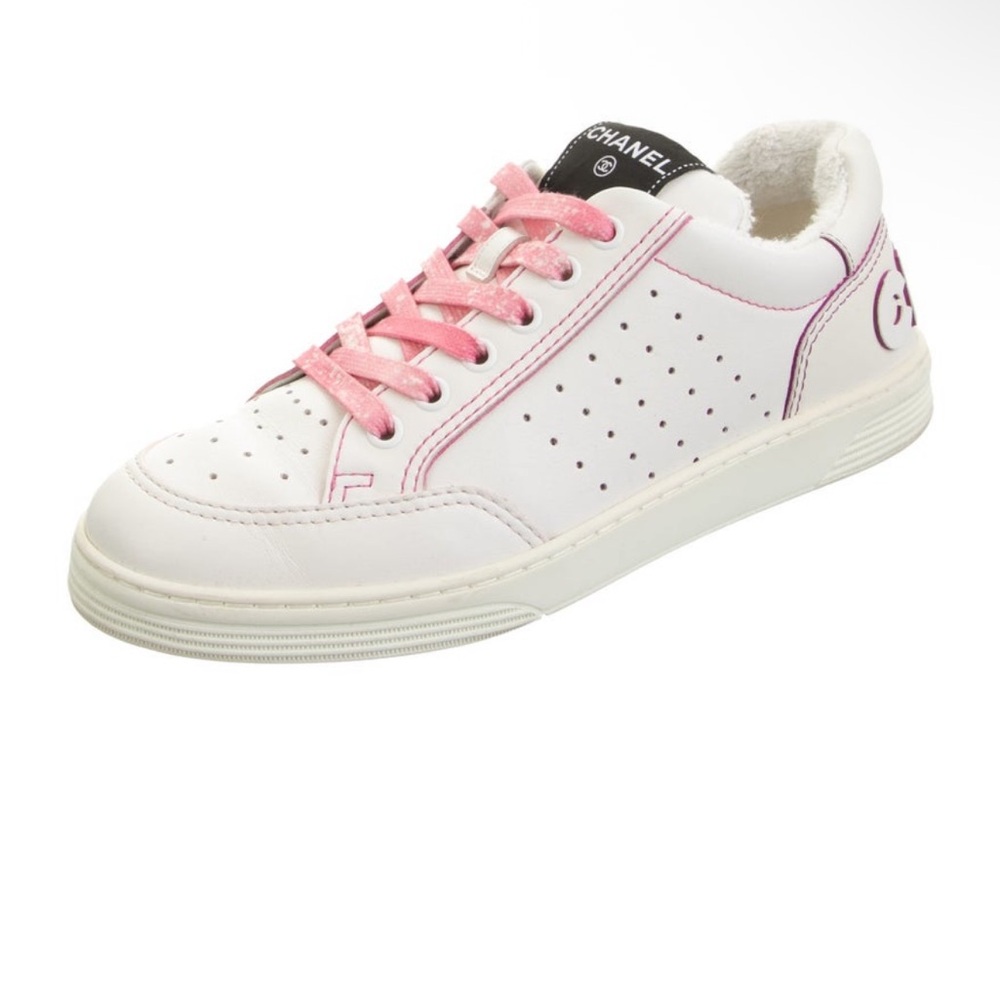 Chanel Women’s Interlocking CC Sneakers. - Picture 7 of 8